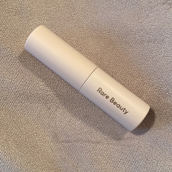 Rare Beauty by Selena Gomez Perfect Strokes Mascara Black Mini 8ml - Picture 4 of 6